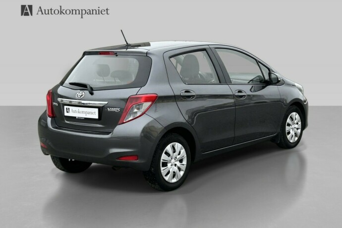 toyota-yaris-bensin-2013-big-6