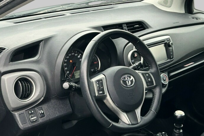 toyota-yaris-bensin-2013-big-9