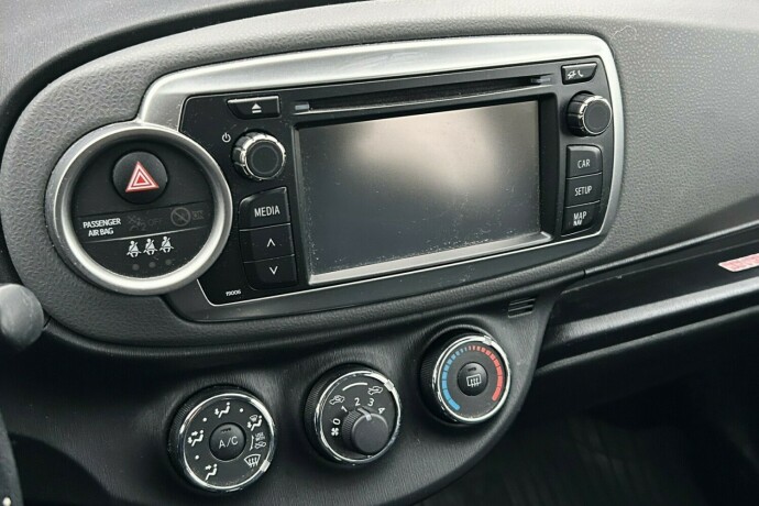 toyota-yaris-bensin-2013-big-13