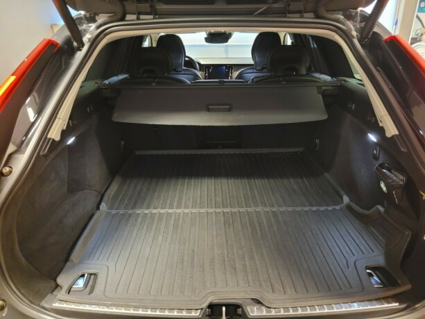 volvo-v90-plug-in-petrol-2019-big-17