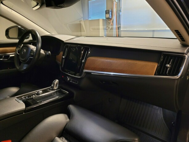 volvo-v90-plug-in-petrol-2019-big-13