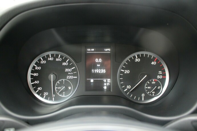 mercedes-benz-vito-diesel-2018-big-14