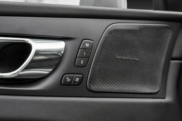 volvo-xc-60-elektrisitetbensin-2019-big-25