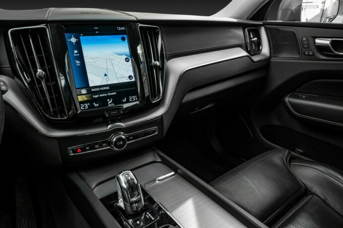 volvo-xc-60-elektrisitetbensin-2019-big-19