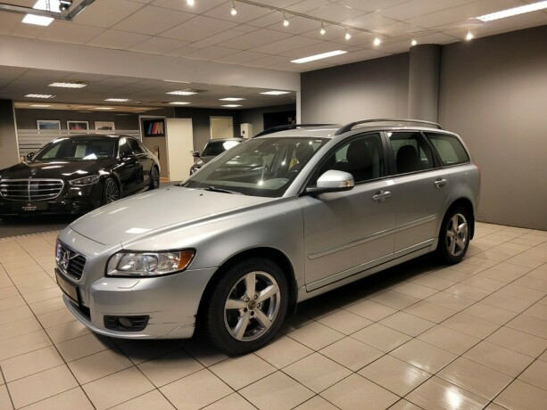 volvo-v50-diesel-2011-big-8