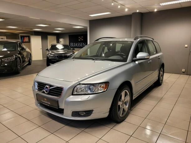 volvo-v50-diesel-2011-big-9