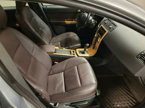 volvo-v50-diesel-2011-big-17