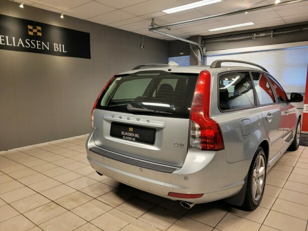 volvo-v50-diesel-2011-big-5