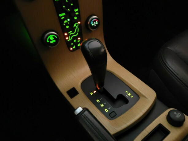 volvo-v50-diesel-2011-big-25