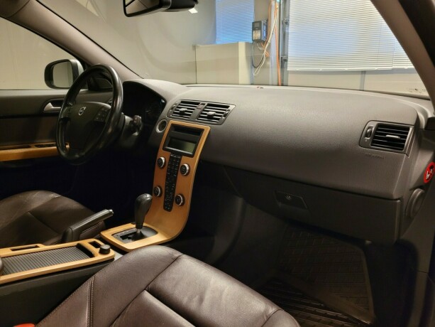 volvo-v50-diesel-2011-big-15