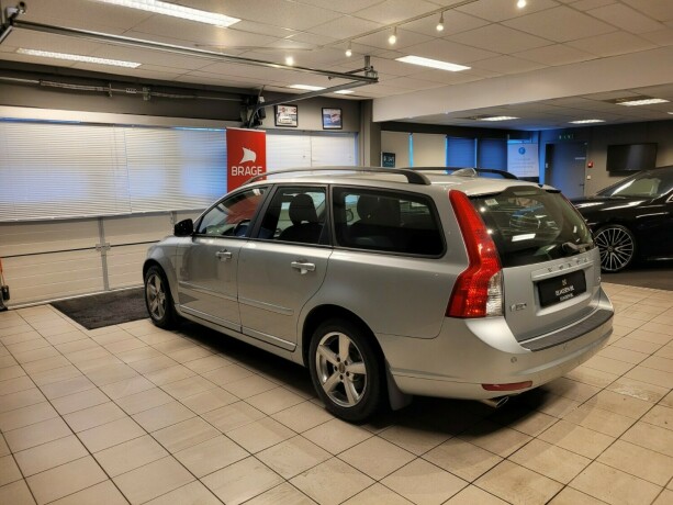 volvo-v50-diesel-2011-big-7