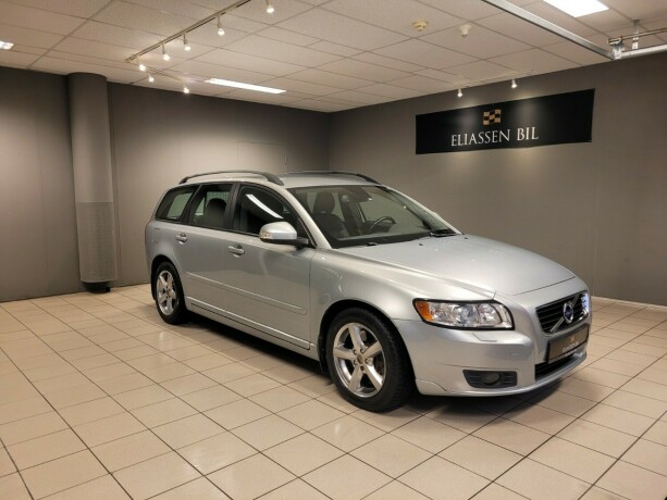 volvo-v50-diesel-2011-big-0