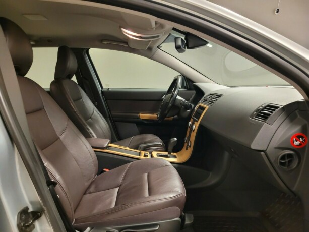 volvo-v50-diesel-2011-big-13