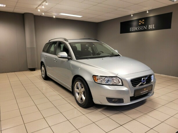 volvo-v50-diesel-2011-big-11