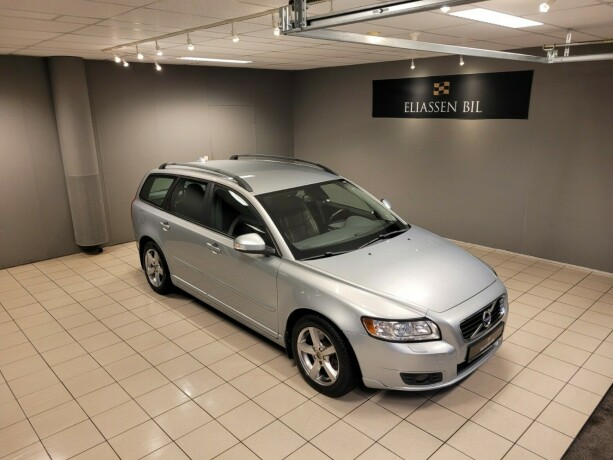 volvo-v50-diesel-2011-big-1