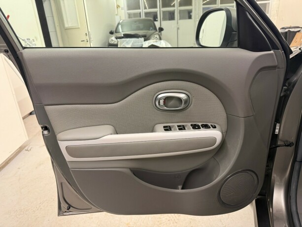 kia-soul-elektrisitet-2015-big-27