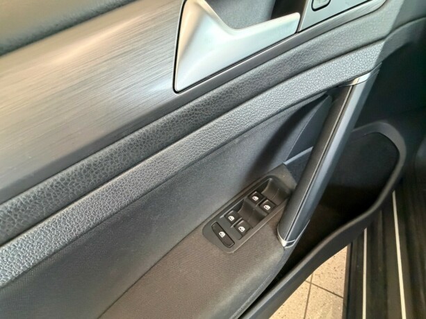 volkswagen-golf-elektrisitet-2020-big-24