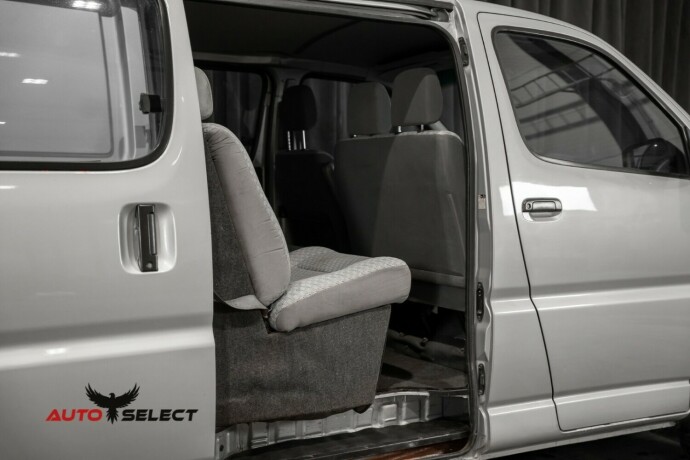 toyota-hiace-diesel-2005-big-13