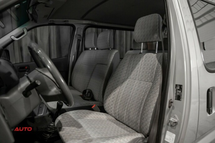 toyota-hiace-diesel-2005-big-21