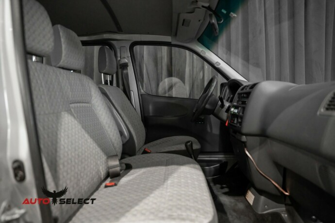 toyota-hiace-diesel-2005-big-16