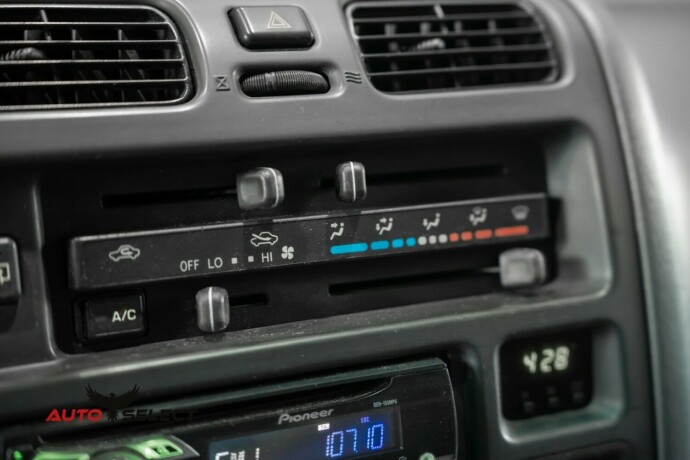 toyota-hiace-diesel-2005-big-28