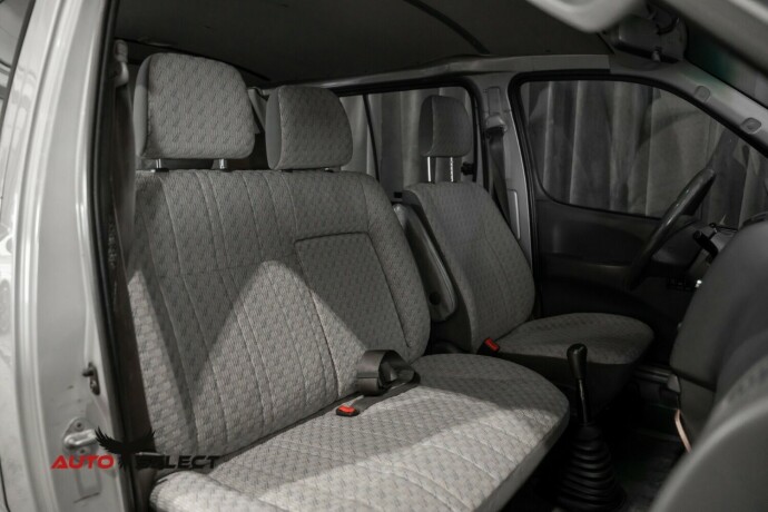 toyota-hiace-diesel-2005-big-17