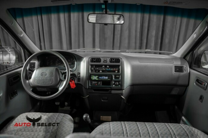 toyota-hiace-diesel-2005-big-27