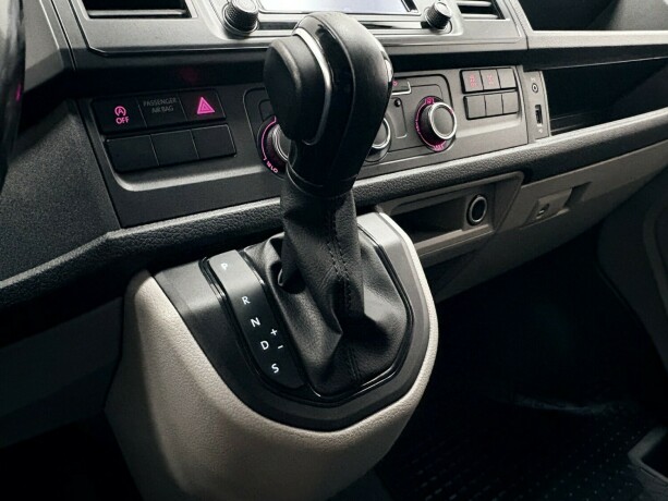 volkswagen-transporter-diesel-2017-big-18