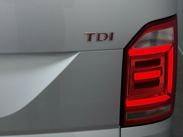 volkswagen-transporter-diesel-2017-big-8