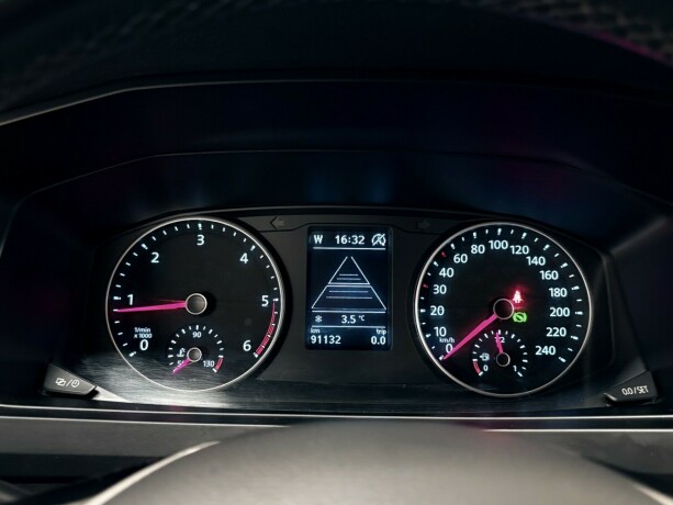 volkswagen-transporter-diesel-2017-big-15