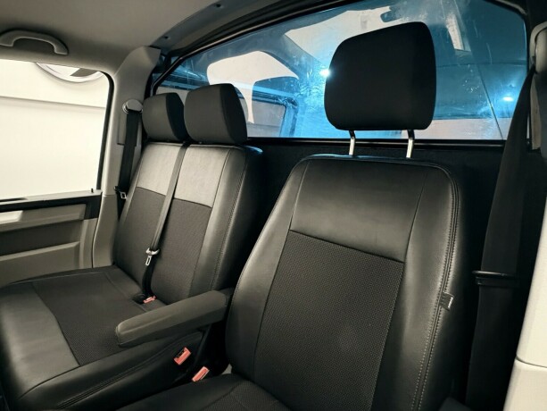 volkswagen-transporter-diesel-2017-big-11