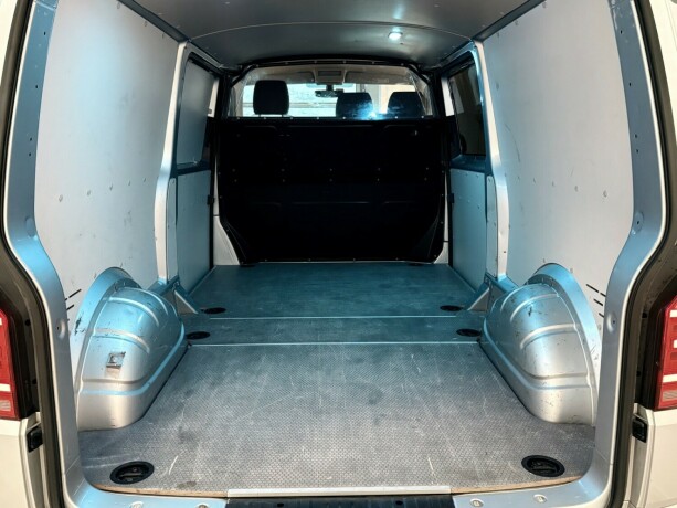 volkswagen-transporter-diesel-2017-big-28