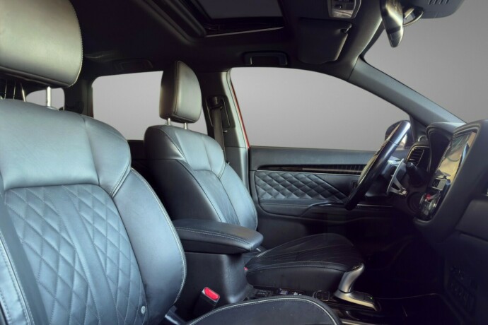 mitsubishi-outlander-elektrisitetbensin-2019-big-10