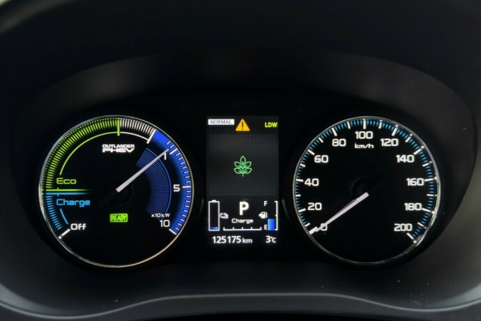 mitsubishi-outlander-elektrisitetbensin-2019-big-14