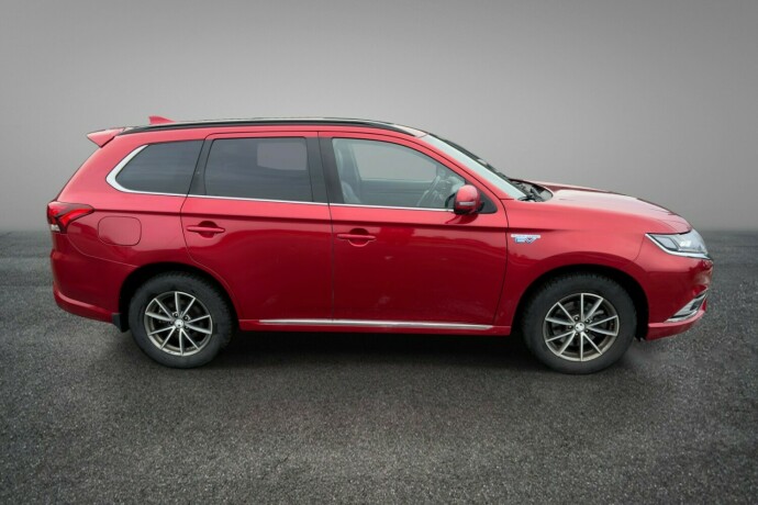 mitsubishi-outlander-elektrisitetbensin-2019-big-2