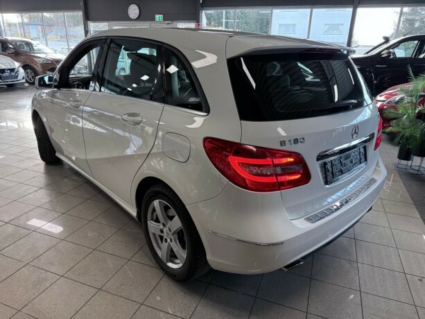 mercedes-benz-b-klasse-diesel-2012-big-4