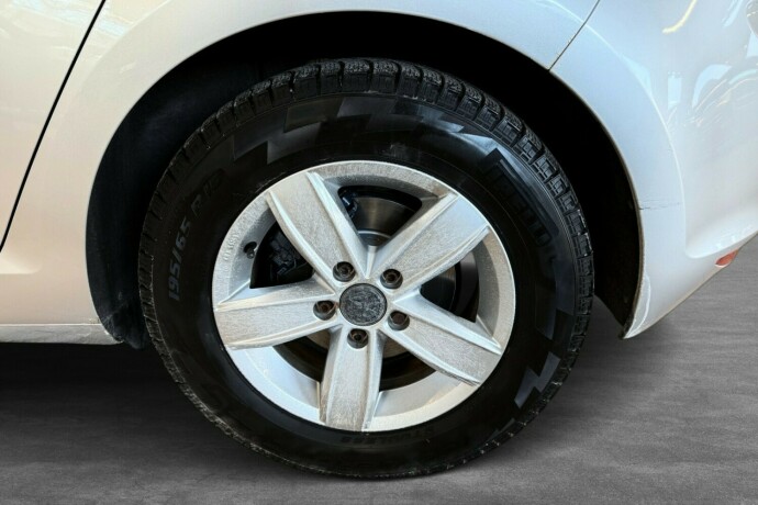 volkswagen-golf-diesel-2013-big-27