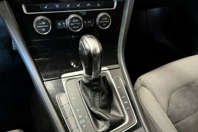 volkswagen-golf-diesel-2013-big-16