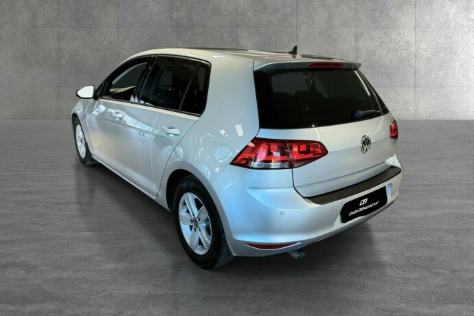 volkswagen-golf-diesel-2013-big-4