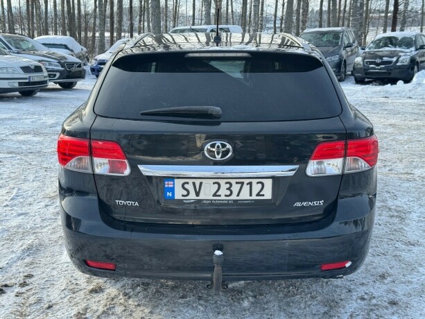 toyota-avensis-diesel-2012-big-5