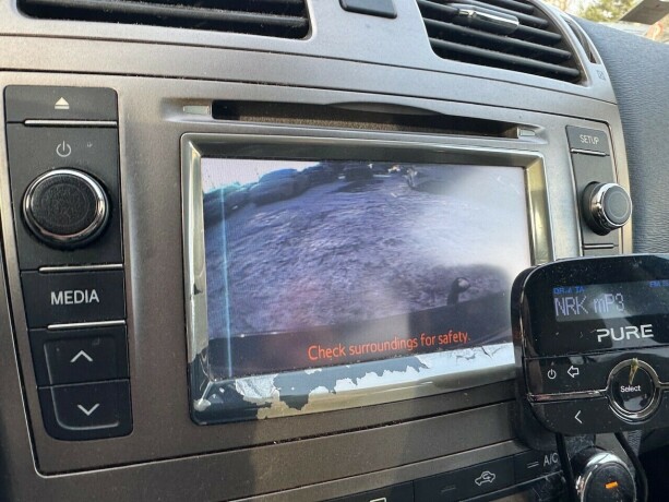 toyota-avensis-diesel-2012-big-18