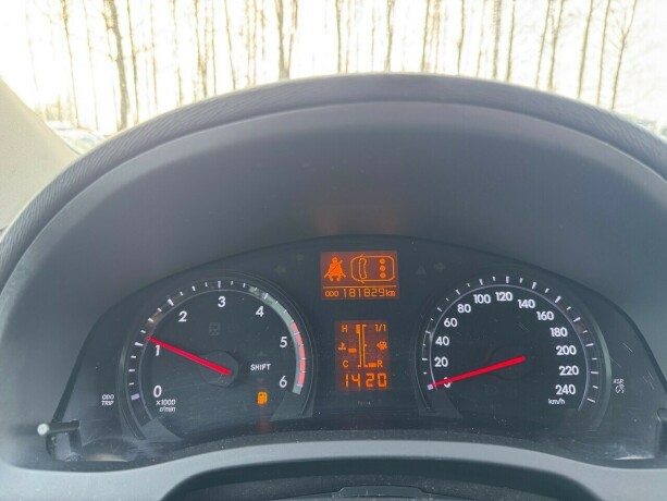 toyota-avensis-diesel-2012-big-15