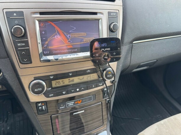 toyota-avensis-diesel-2012-big-17