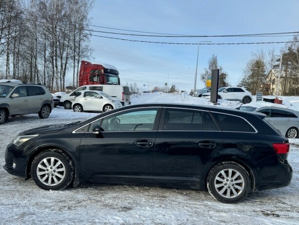 toyota-avensis-diesel-2012-big-3