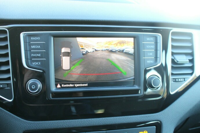 volkswagen-golf-sportsvan-bensin-2017-big-11