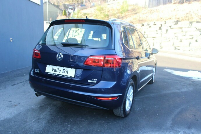 volkswagen-golf-sportsvan-bensin-2017-big-3