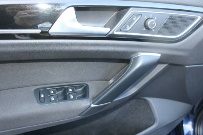 volkswagen-golf-sportsvan-bensin-2017-big-6