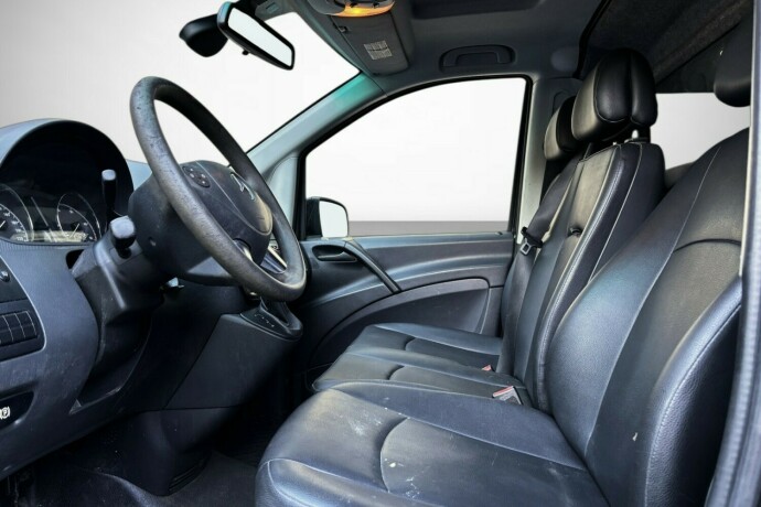 mercedes-benz-vito-diesel-2012-big-11
