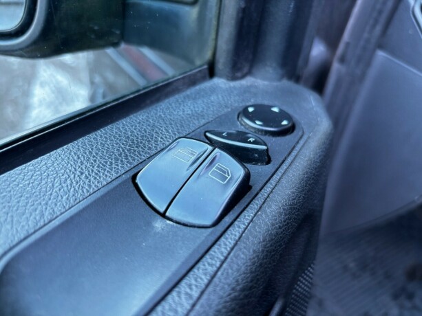 mercedes-benz-vito-diesel-2012-big-14