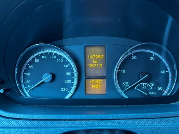 mercedes-benz-vito-diesel-2012-big-16